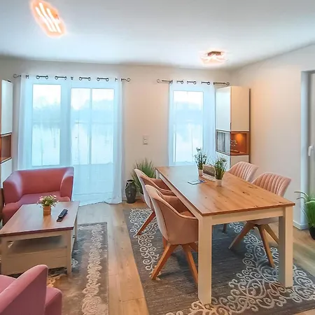 2 Bedroom Beautiful In トッセンス